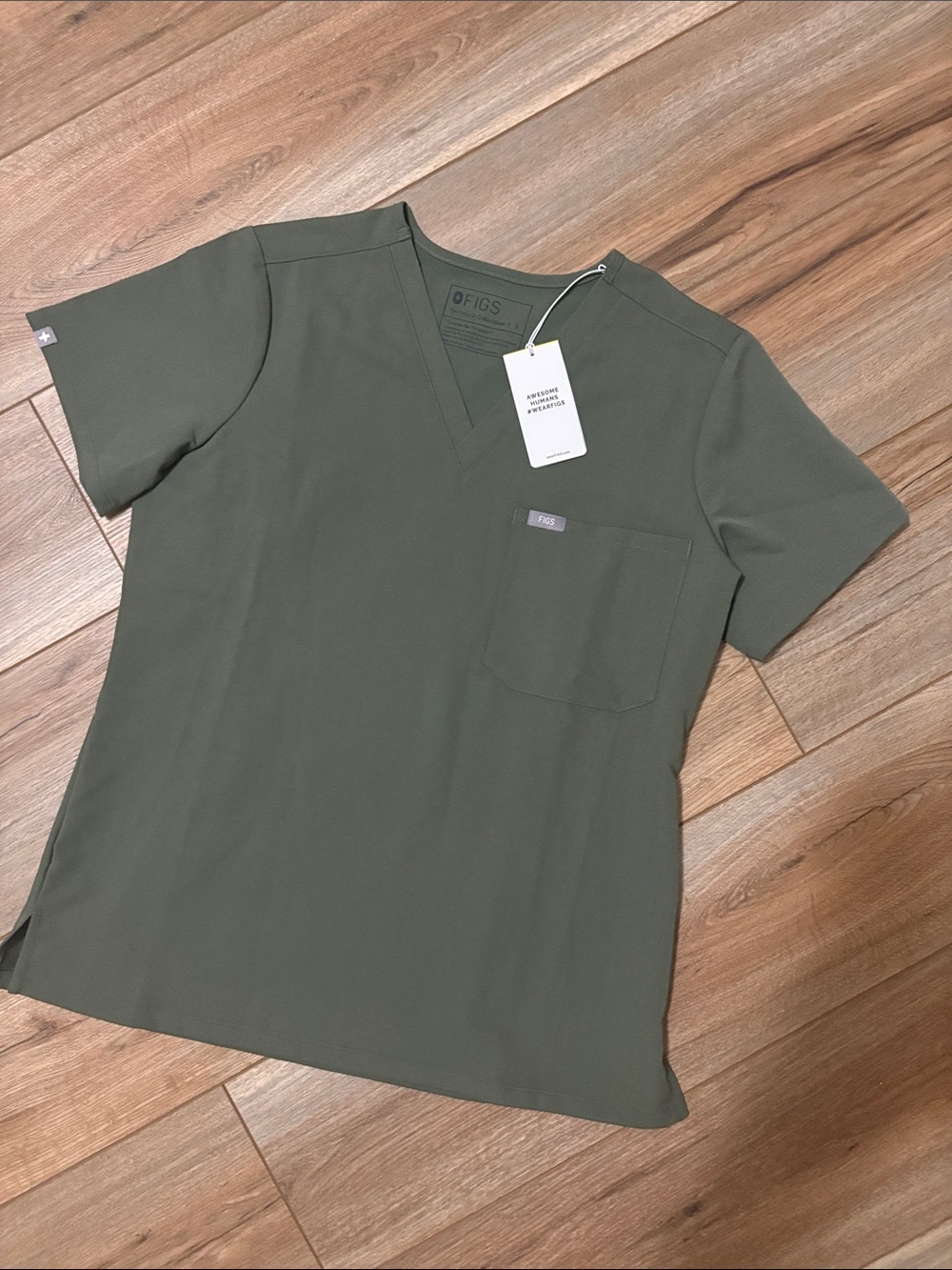 FIGS Women’s Moss Caterina One pocket Scrub Top